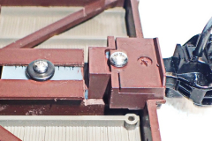 Piko_SP_35footFlatCarPaintedCampacBoxWithCouplerFastenedISOview_PB150012